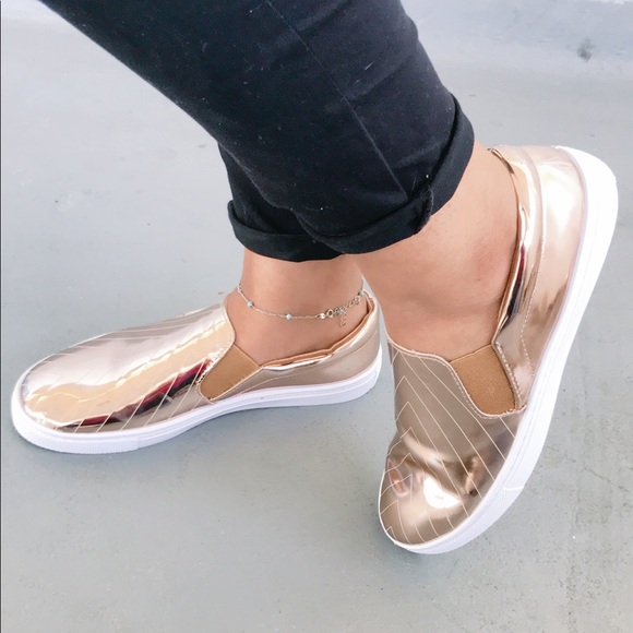 Ladies skimmer shinny sneaker - Picture 3 of 4